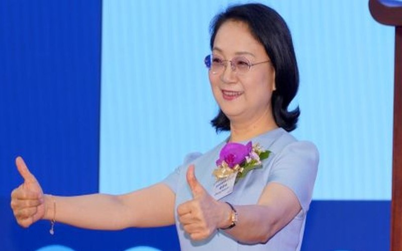 Zhong Huijuan is a Chinese businesswoman and the founder and chairwoman of Hansoh Pharmaceutical Group, a leading Chinese pharmaceutical company. She was born on October 1958 in Ningbo, Zhejiang, China.